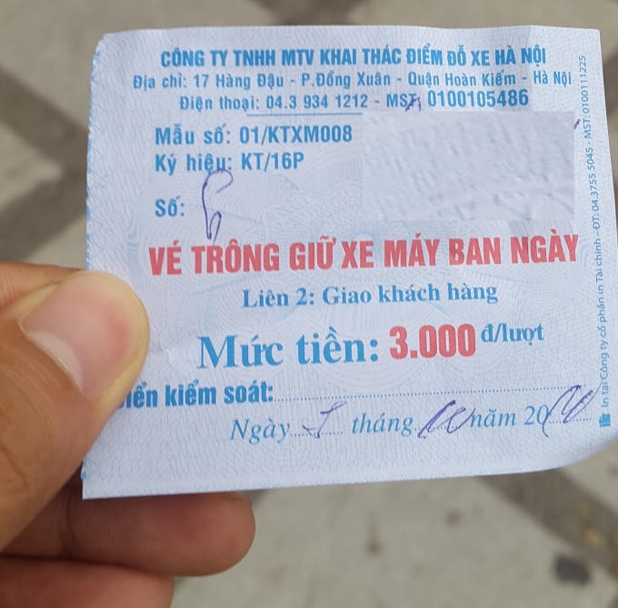 Giá vé in mức 3.000 VNĐ nhưng nhân viên thu 10.000 VNĐ.