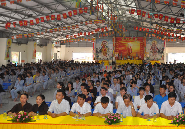 Khóa tu mùa hè năm nay thu hút hơn 1.000 học sinh, thanh thiếu niên tham gia.