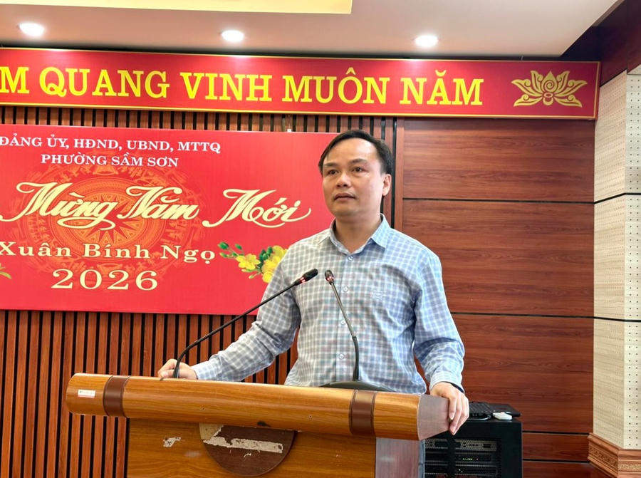 Đồng chí Trịnh Tiến Dũng, Phó Bí thư Đảng ủy, Chủ tịch UBND phường Sầm Sơn (Thanh Hoá) phát biểu chỉ đạo tại hội nghị