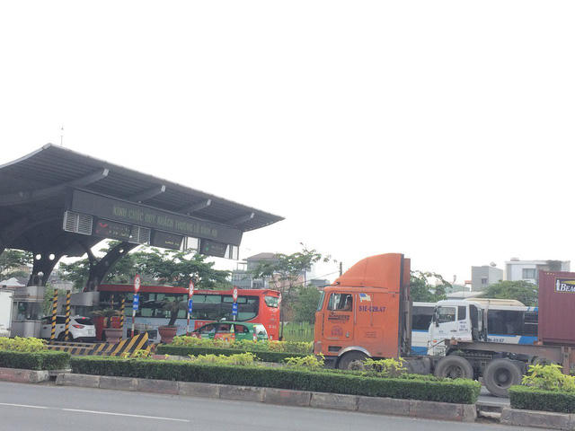 Từ 1/1/2018, không thu phí phương tiện qua trạm thu phí xa lộ Hà Nội.
