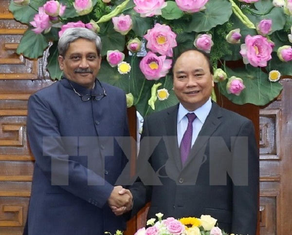 Thủ tướng Nguyễn Xuân Phúc tiếp ông Manohar Parrikar, Bộ trưởng Bộ Quốc phòng Ấn Độ đang thăm chính thức Việt Nam. (Ảnh: Thống Nhất/TTXVN).