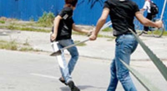 Trong lúc bực tức Tuấn đã dùng ghế đánh người yêu khiến nạn nhân tử vong sau đó (ảnh minh họa).
