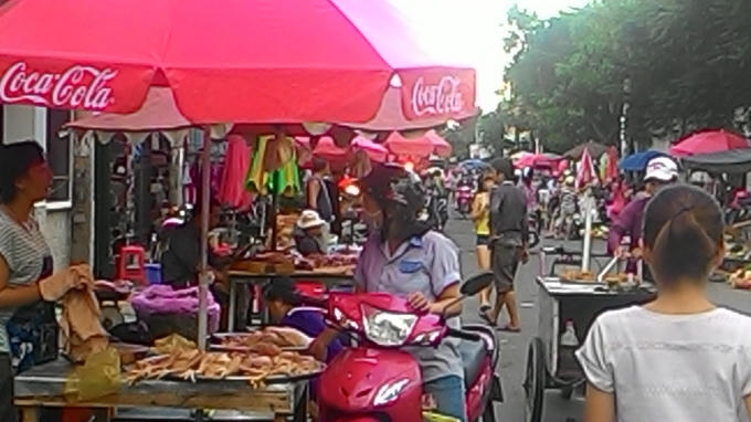 Công nhân luôn lo ngại khi lựa chọn thực phẩm hằng ngày.
