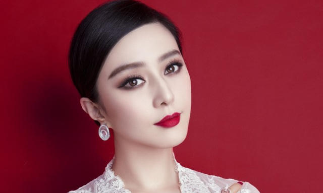 Đẳng cấp &ldquo;si&ecirc;u gi&agrave;u&rdquo;, Phạm Băng Băng đối đ&atilde;i nh&acirc;n vi&ecirc;n thế n&agrave;o?