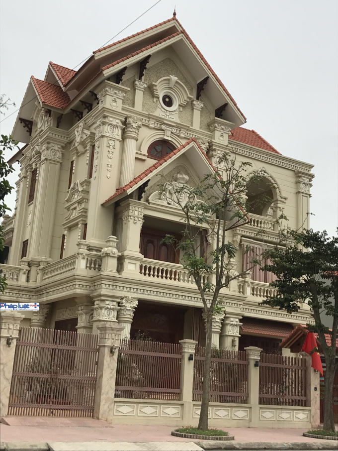 Căn biệt thự nhà ông Nguyễn Đức Vượng, Bí thư Huyện ủy Duy Tiên.