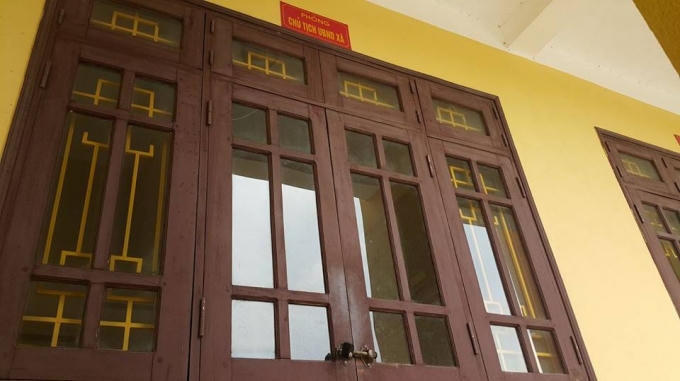 Cả xã đi làm việc muộn