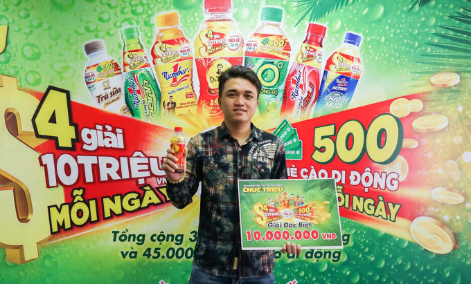 Khách hàng Triệu Đông Minh nhận giải 10 triệu đồng ngày 18/4