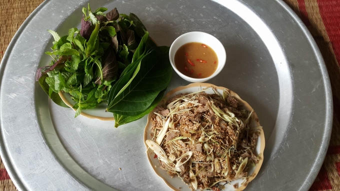 Khi ăn không thể thiếu lá sung và tương bần