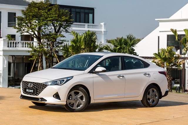 Accent 2021 mang phong cách thể thao.