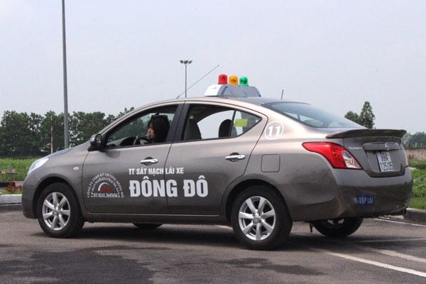 B&agrave;i thi s&aacute;t hạch gh&eacute;p xe ngang được đ&aacute;nh gi&aacute; tương đối kh&oacute; khiến tỷ lệ th&iacute; sinhtrượt s&aacute;t hạch tăng l&ecirc;n