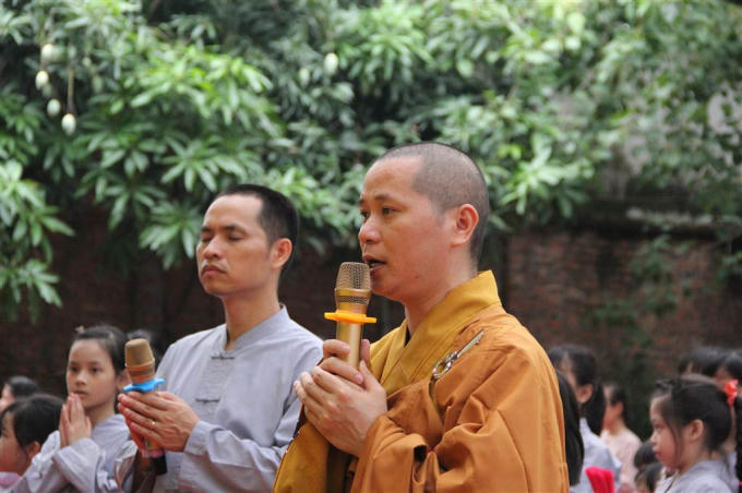 Sư thầy Thích Thanh Toàn, Trụ trì chùa Kẻ Sặt, Bình Giang, Hải Dương chia sẻ về khóa tu mùa hè với các thanh thiếu niên.