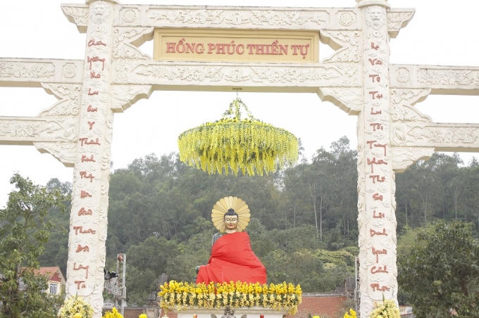 Chương trình Đại lễ Phật Ngọc Hòa bình Thế giới chính thức bắt đầu từ hôm nay (8/4) đến hết ngày 20/4/2016; bao gồm các chương trình như Chiêm bái, đảnh lễ, thuyết pháp, cúng dường,...