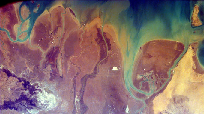Vịnh Ba Tư: Từ bầu khí quyển phía trên Vịnh Ba Tư, EarthKAM đã bắt được hình ảnh này của các con sông Tigris, Euphrates, Shatt al-Arab và Karun - tất cả đều hòa nhập vào đồng bằng cổ đại.