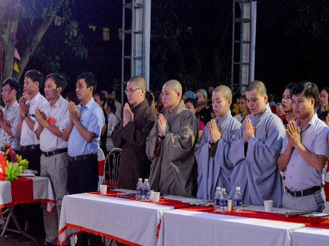 Đại lễ có đông đảo tín đồ phật tử trong và ngoài địa phương cùng tham dự.