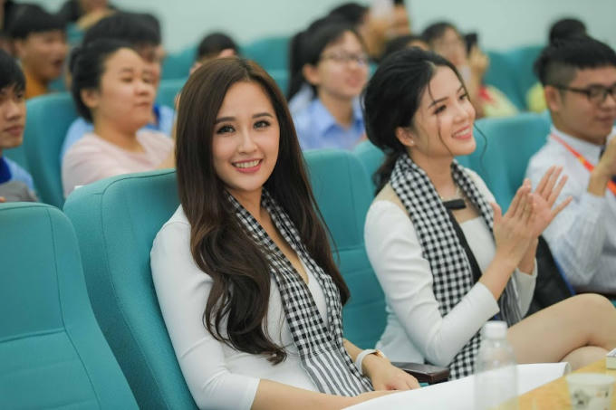 Mai Phương Th&uacute;y &ldquo;bật m&iacute;&rdquo; chiều cao thật kh&ocirc;ng như lời đồn