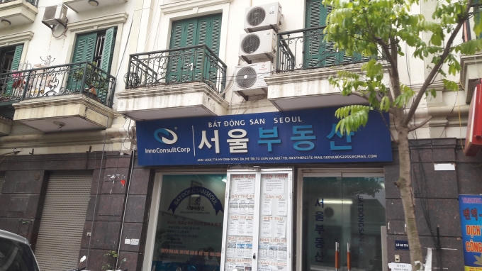 &ldquo;Phố H&agrave;n&rdquo; giữa H&agrave; Nội: Ch&uacute;ng t&ocirc;i đ&atilde; nhắc nhở nhưng chưa xử l&iacute; lần n&agrave;o