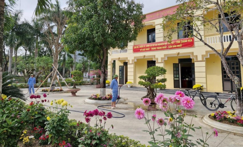 Khuôn viên cơ sở được vệ sinh sạch sẽ, những cây đào được chăm sóc cẩn thận đang khoe sắc.
					
				
			
			Khuôn viên cơ sở được vệ sinh sạch sẽ, những cây đào được chăm sóc cẩn thận đang khoe sắc.