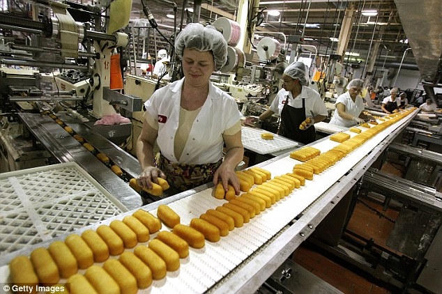 Găng tay vinyl có thể là nguồn nhiễm phthalates vào thực phẩm.