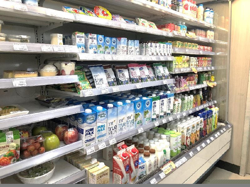 Người tiêu dùng dễ dàng mua các sản phẩm sữa tại Việt Nam