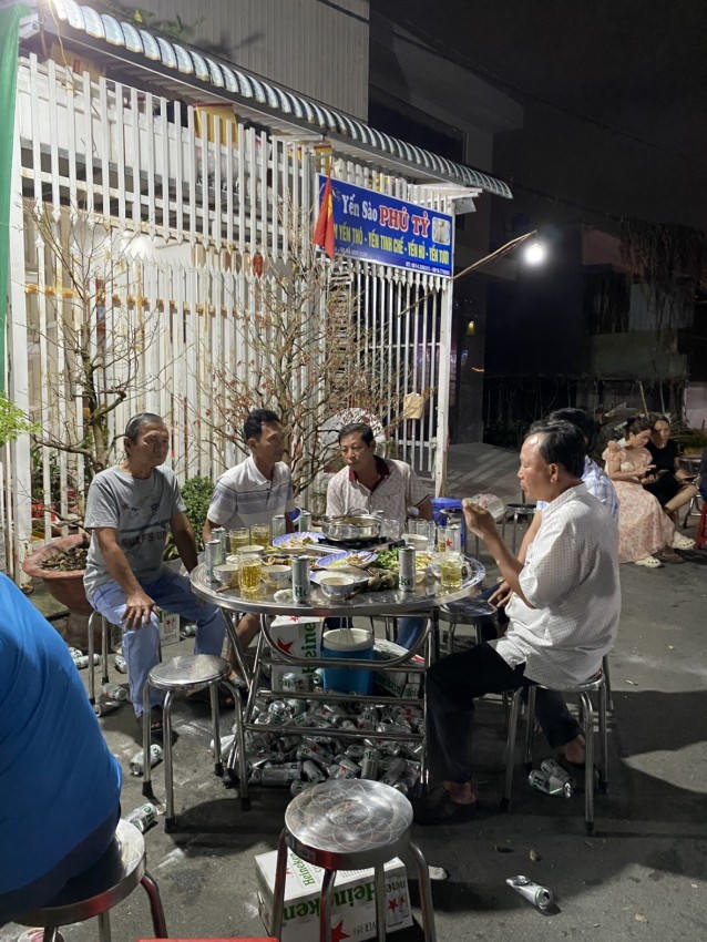 Bữa cơm cuối năm của xóm Hà Huy Giáp - Nguyễn Kế Lân.