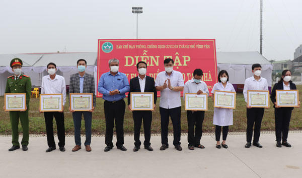 Các tập thể, cá nhân đạt thi tích tốt được khen thưởng trong buổi diễn tập