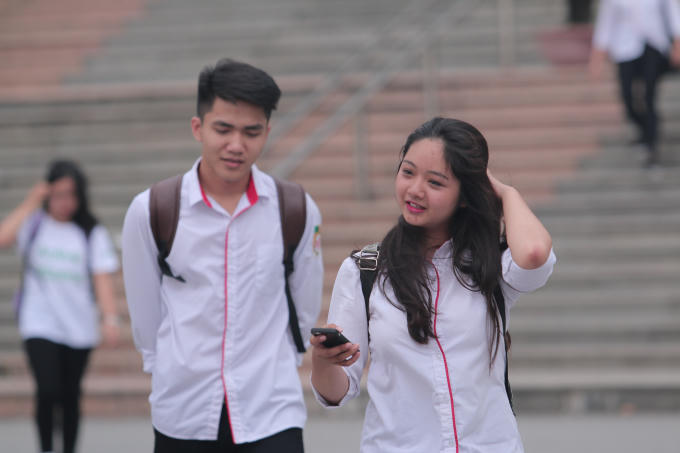 Kết thúc ngày thi đầu tiên khá suôn sẻ với nhiều thí sinh.