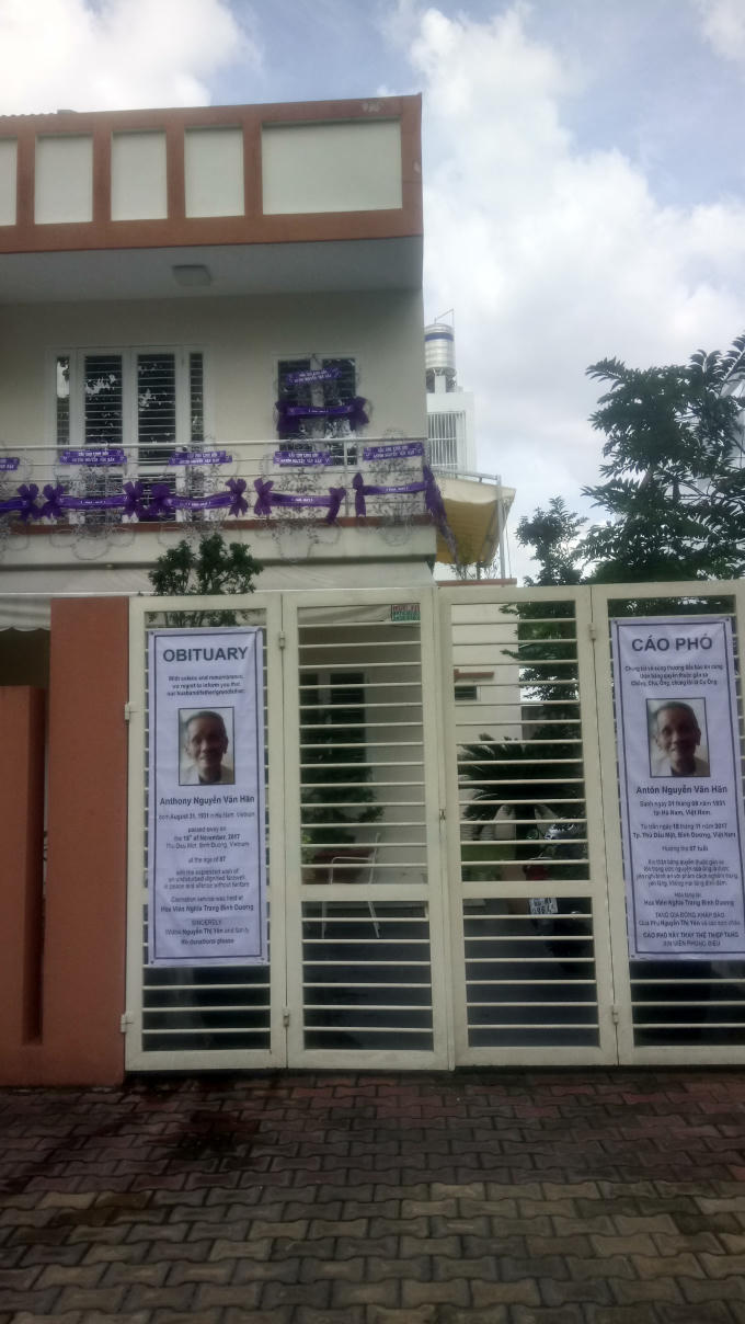 Ngôi nhà bị kẻ lạ mặt xong vào tấn công