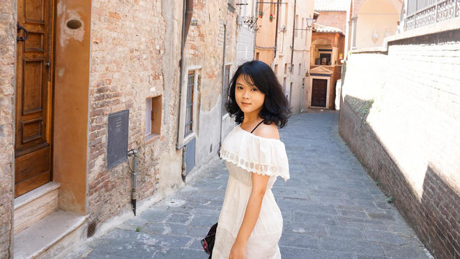 Cô gái trẻ này chính là biên kịch cho MV "Đừng hỏi em" của ca sĩ Mỹ Tâm.