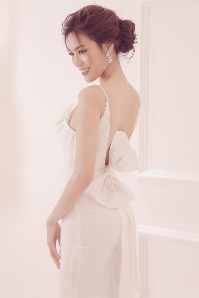 Váy cưới David Wong đặc biệt với 10.000 viên pha lê dành cho Lan Khuê