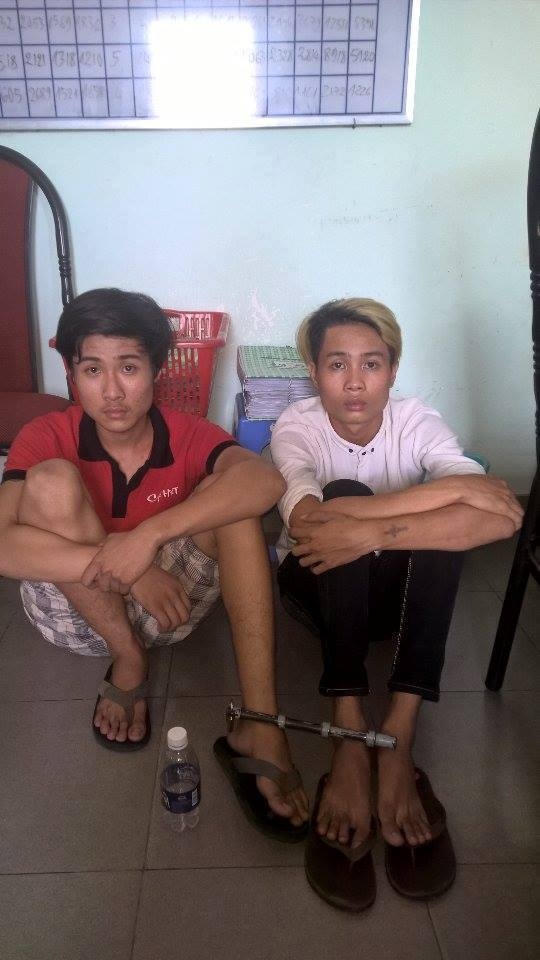 Đối tượng Tiến và Nam tại cơ quan công an.