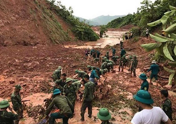 Lực lượng chức năng vẫn đang nỗ lực tìm kiếm những người mất tích.
