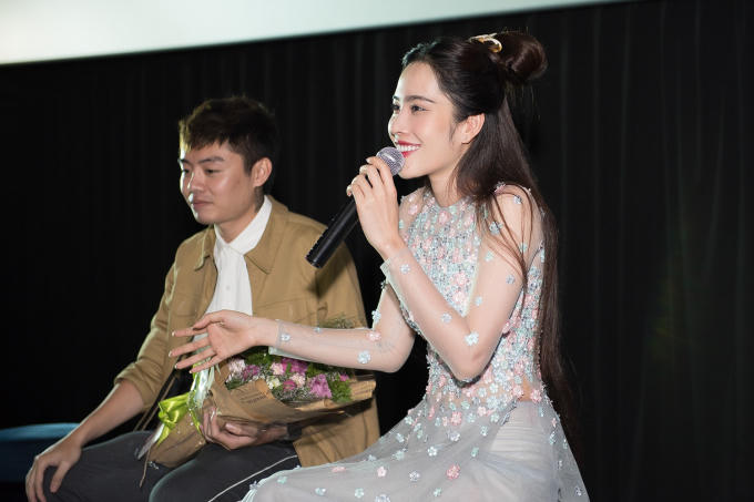 Nam Em khẳng định cô đang nỗ lực làm việc bằng chính khả năng của mình, cố gắng tham gia các hoạt động khác nhau để có kinh phí đầu tư cho những dự án âm nhạc.