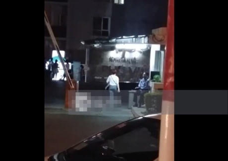 &hellip; ngay cả khi trời tối cặp đ&ocirc;i xuất hiện tại hầm gửi xe của khu căn hộ.