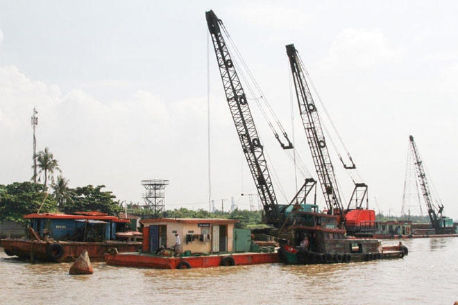 Công tác nạo vét duy tu hàng hải.