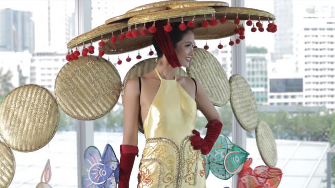 &Aacute; hậu Ho&agrave;ng Yến, Lệ Hằng tư vấn trang phục dạ hội v&agrave; d&acirc;n tộc cho H&rsquo;hen Ni&ecirc;