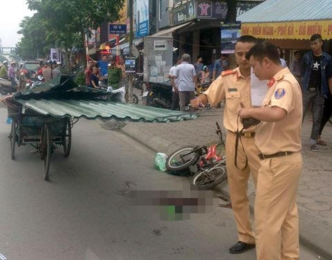 Lực lượng chức năng khám nghiệm hiện trường. (Ảnh minh họa)