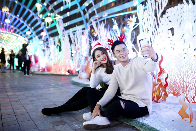 Đón Giáng sinh cùng Thiên thần và nàng Tiên cá tại “Vũ hội đại dương” ở Vincom Mega Mall Times City