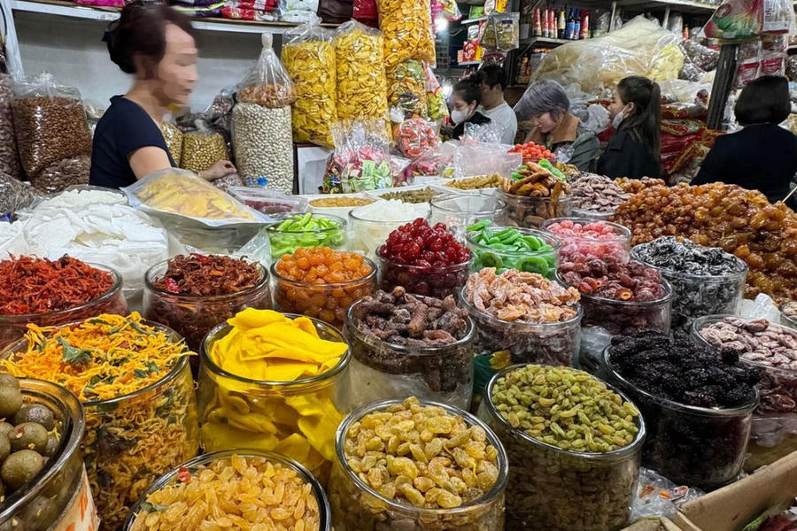 Nhiều mặt hàng trên thị trường tiềm ẩn nguy cơ mất vệ sinh, an toàn thực phẩm. (Ảnh: PV)