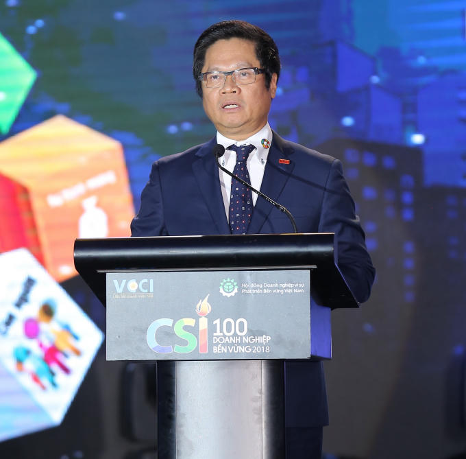 TS. Vũ Tiến Lộc, Chủ tịch VCCI, Đồng Chủ tịch VBCSD phát biểu tại Lễ Công bố top 100 doanh nghiệp bền vững 2018.