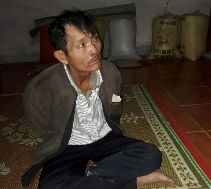 Nghi can Vi Đình Hoa người đã dùng kiếm đâm khiến con trai mình tử vong.