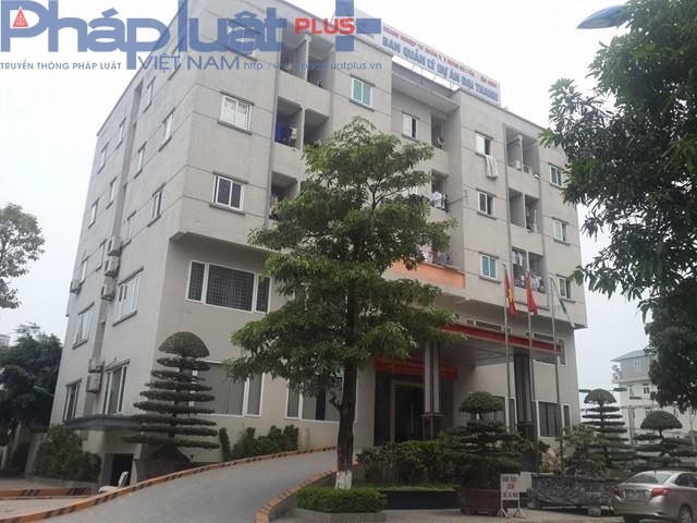 Tòa nhà làm việc của Ban quản lý cao 5 tầng có diện tích khoảng 200m2 được chủ đầu tư xây trái phép trên đất dành cho xây dựng cây xanh, hồ điều hòa. Hiện trạng công trình này đã đi vào hoạt động.