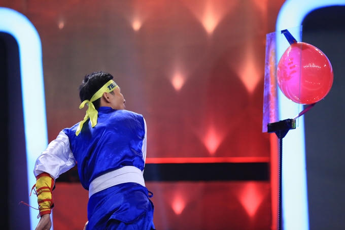 Người b&iacute; ẩn tập 11: Ngỡ ng&agrave;ng xem diễn vi&ecirc;n uốn dẻo đến chai cằm v&agrave;