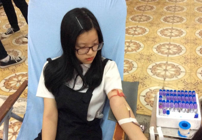 Hàng nghìn bạn sinh viên đến từ trường Đại học Hà Nội hào hứng tham gia hiến máu cứu người.