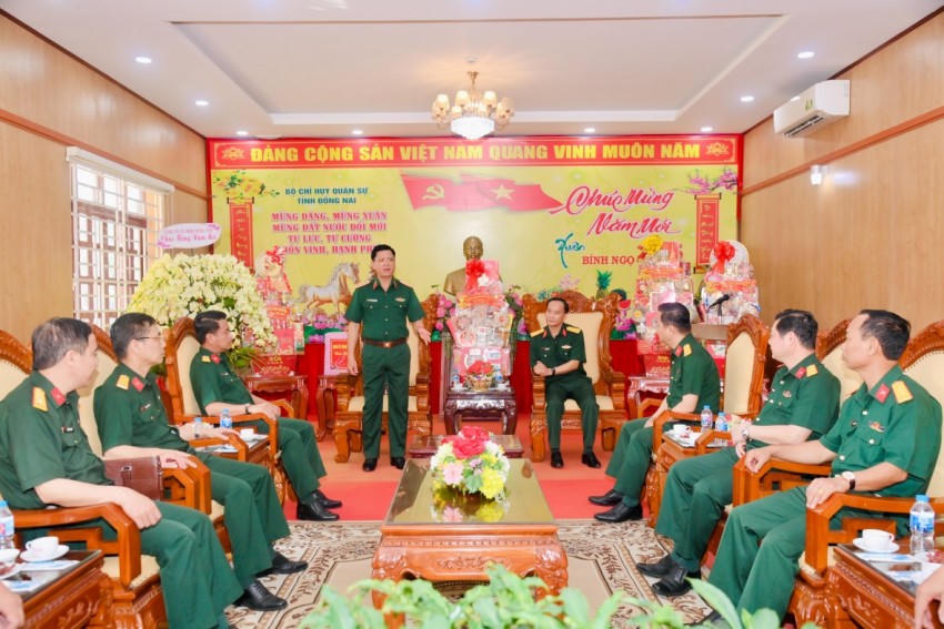 Thượng tướng Nguyễn Trường Thắng gửi lời chúc mừng năm mới tới cán bộ, chiến sĩ các đơn vị.