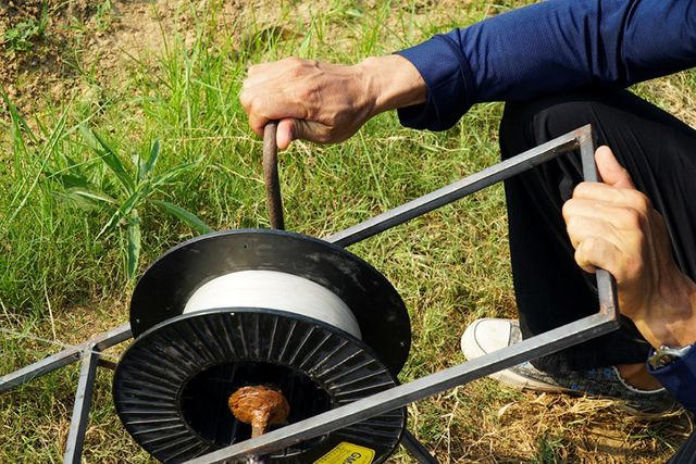 Guồng dây “khủng” được sử dụng để kéo và thả diều khi gió to.