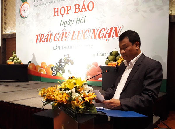 Ông Cao Văn Hoàn - Phó Chủ tịch thường trực UBND huyện Lục Ngạn (Ảnh chụp tại họp báo ngày hội trái cây Lục Ngạn, nguồn Báo Tài nguyên và Môi trường).