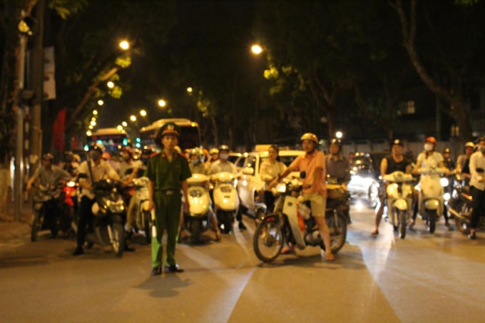 Lực lượng công an được tăng cường để đảm bảo an ninh và phân luồng giao thông...