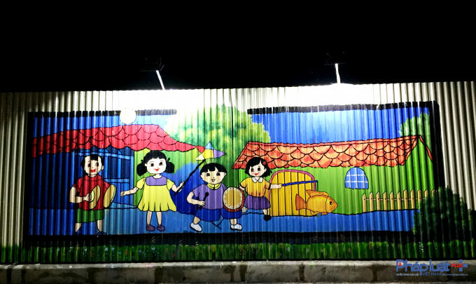 Tác phẩm này vừa được Hội kỷ lục gia Việt Nam trao chứng nhận là “Bức tranh 3D dài nhất Việt Nam”.