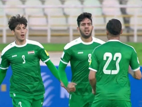 ĐT Iraq phá vỡ thế bế tắc từ một tình huống bóng bổng.