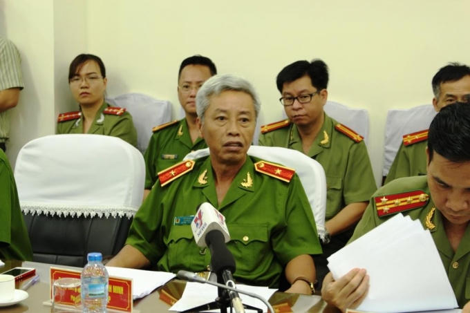 Thiếu tướng Minh phát biểu tại buổi họp báo.